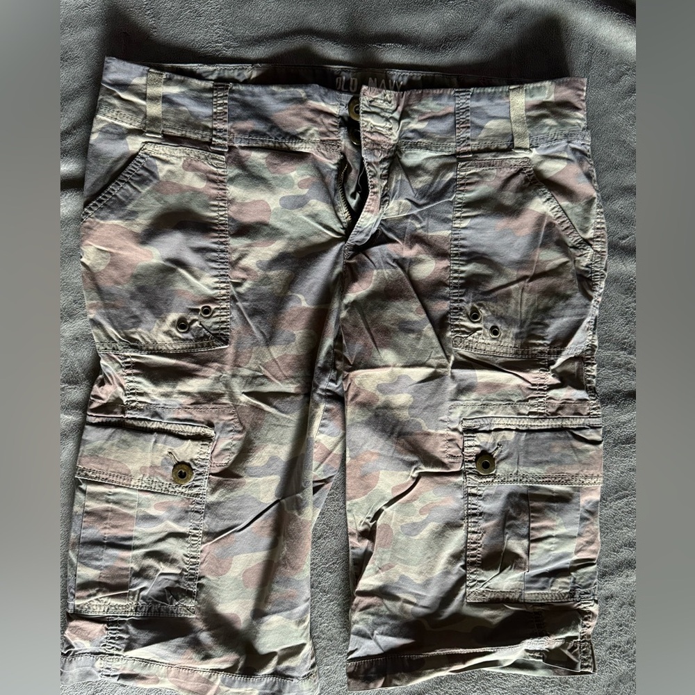 Old Navy Camo Cargo Bermuda Shorts Size 10